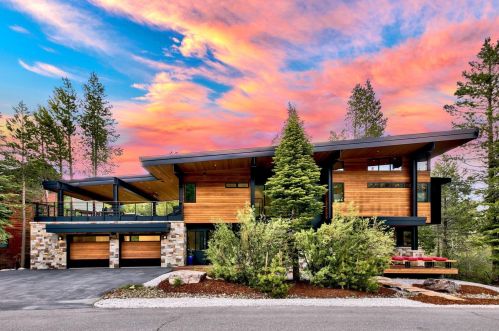 16150 Pine St, Truckee, CA 96161-3754