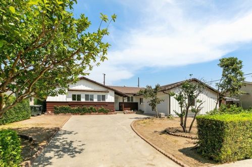 416 Baker St, Anaheim CA  92804-2224 exterior