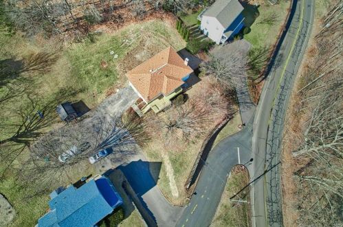 5 Walnut Ave, Huntington CT  06484-2913 exterior