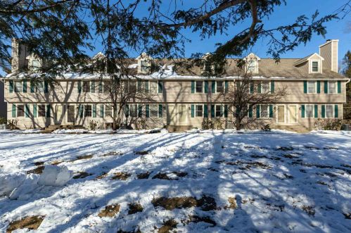 39 Glastonbury Dr, Nashua, NH 03063-7021