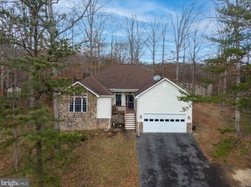 231 Greenbriar Cir, Cross Junction, VA 22625-2512