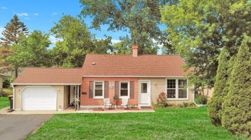 100 Edgewood Dr, Streamwood, IL 60107-1615
