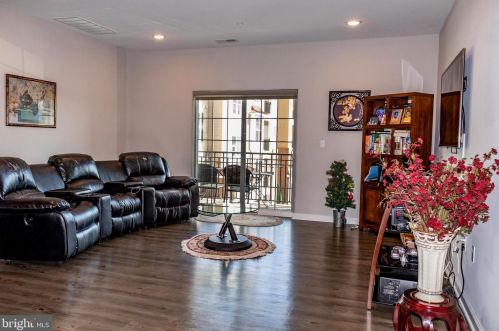 938 Halifax Pl, Trenton NJ  08619-2070 exterior