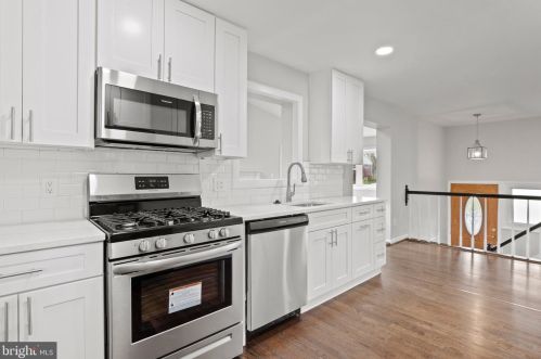 7102 Kerr Dr, Springfield VA  22150-3634 exterior