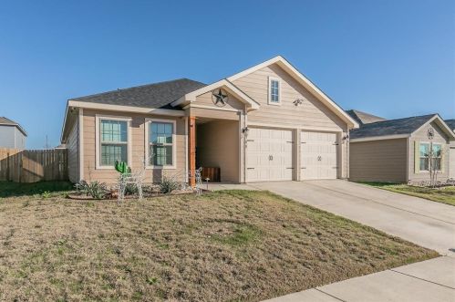 8308 Steel Dust Dr, Fort Worth, TX 76179-4348