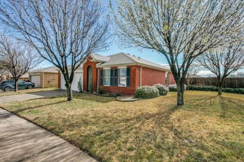 4013 Shiraz Dr, Argyle TX  76226-4211 exterior