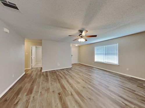 206 Vivian Dr, Waxahachie, TX 75165-8755