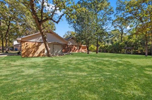 111 Butlers Ct, Conroe TX  77385-7906 exterior