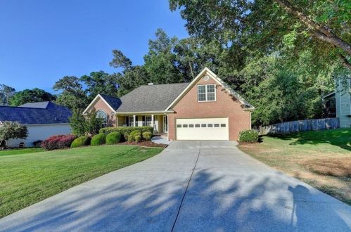 3748 Nina Ct, Loganville, GA 30052-5702