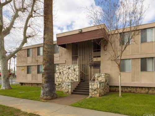 6979 Palm Ct, Riverside, CA 92506-2815