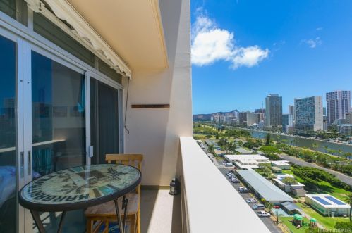 500 University Ave, Honolulu HI  96826-4904 exterior