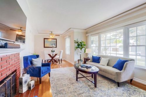 1527 Riviera Dr, Santa Ana CA 92706-1850 exterior