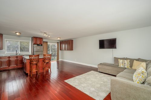 81 Drummond Ave, Glendale Heights, IL 60139-2003