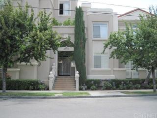 4630 Woodley Ave, Van Nuys CA  91436-2724 exterior