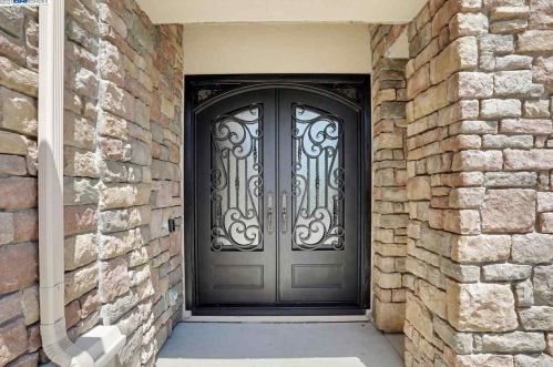 2849 Castle Pines Ter, Pleasanton, CA 94568-1176