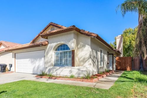 700 Spinnaker Dr, Perris, CA 92571-3835