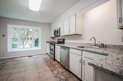 32 Huntington Place Dr, Atlanta GA  30350-1813 exterior