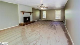 6 Cobblestone Rd, Greenville, SC 29615-3944