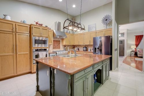 1267 Fitzgerald Rd, Simi Valley CA 93065-4480 exterior