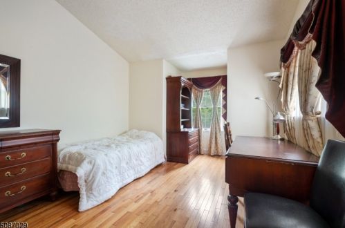 14 Ginger Ct, Princeton NJ  08540-9421 exterior