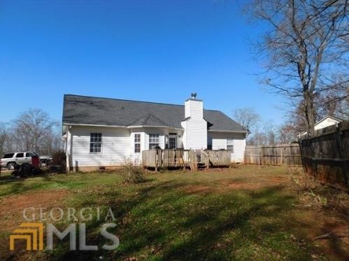 139 Buckeye Pt, Commerce, GA 30530-6997