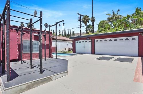 2019 Chilton Dr, Glendale CA  91201-1169 exterior