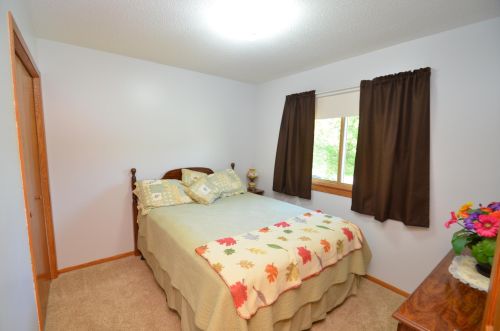 1663 Helena Rd, Saint Paul MN  55128-5524 exterior
