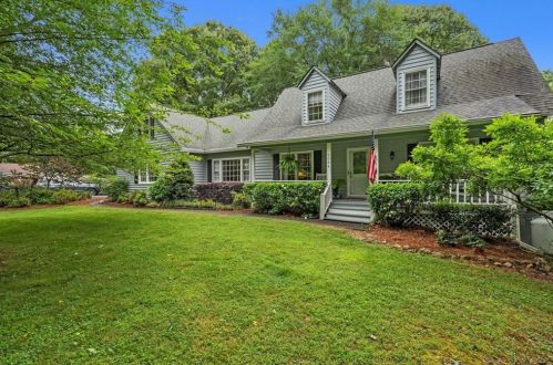 5084 Meadowbrook Cir, Suwanee, GA 30024-1961