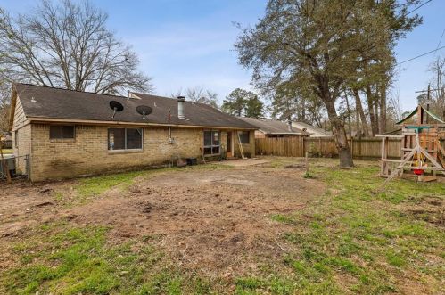 1611 Cantrell, Conroe TX  77301-4008 exterior