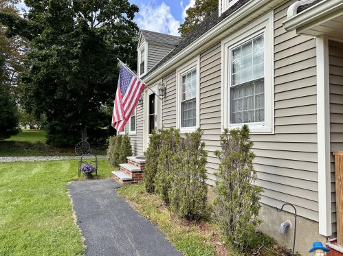 25 Gardner Ave, Machias, ME 04654-1036