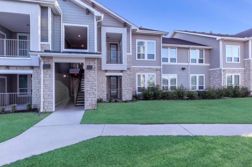 4633 Campus Dr, Fort Worth TX  76119-5913 exterior