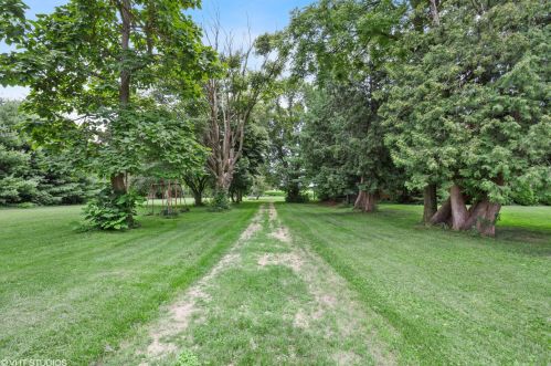 5747 Peek Home Rd, Stratford, IL 61064-9079