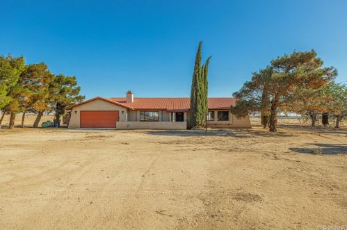 10665 Avenue, Lancaster, CA 93536