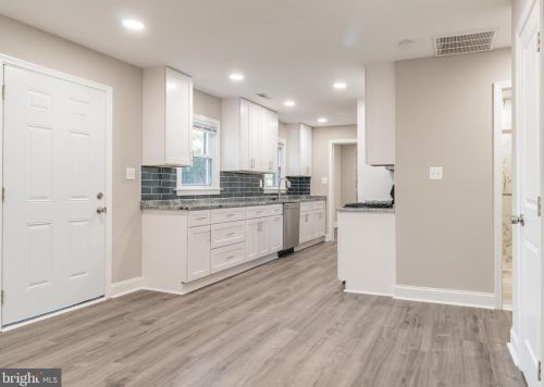 3303 Bradford St, Woodbridge VA  22193-1513 exterior