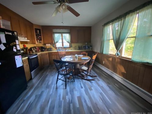 1890 Poquonock Ave, Windsor CT  06095-1234 exterior
