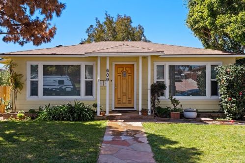 609 Horne St, Oceanside, CA 92054-2418