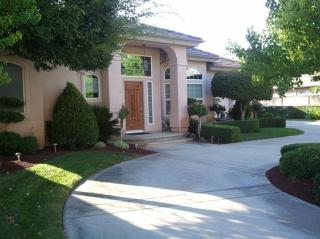 4702 Fallingwater Ln, Clovis, CA 93619-4677