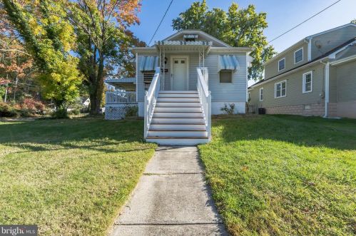 890 Crescent Ave, Runnemede, NJ 08078-1013