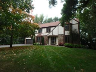 10820 Sumac Ln, Hopkins, MN 55305-2947