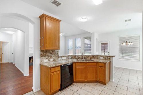 950 Grn Pond Dr, Garland TX 75040-1075 exterior