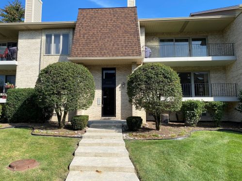 9006 Del Prado Dr, Palos Hills, IL 60465-5000