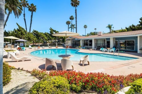 2550 Pacific Coast Hwy, Torrance CA  90505-7045 exterior