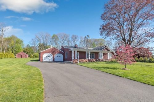 15 Skyline Dr, Huntington, CT 06484-2536
