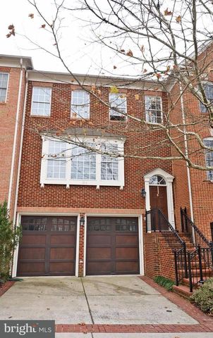 102 Herndon Mill Cir, Herndon, VA 20170-4478