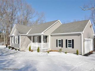 25 Bishop Hill Rd, Providence, RI 02919-2814