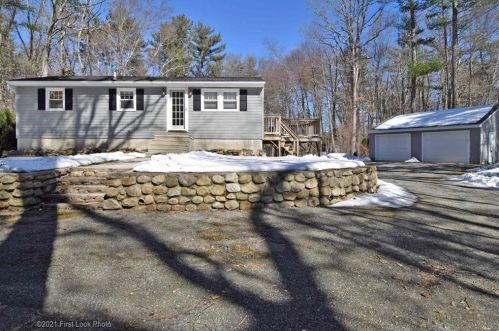 40 Pound Rd, Glocester, RI 02814-2139