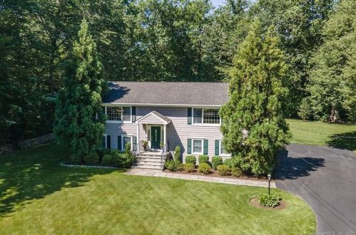 11 Chipping Ln, Norwalk, CT 06854-1109