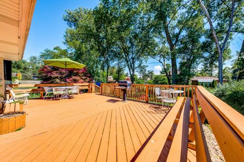 8119 Erin Dr, Palos Hills, IL 60465-1465