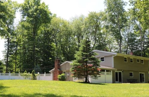 134 Deforest Rd, Wilton CT  06897-1911 exterior