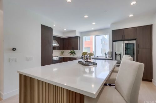 262 Rockefeller, Irvine CA  92612-8113 exterior